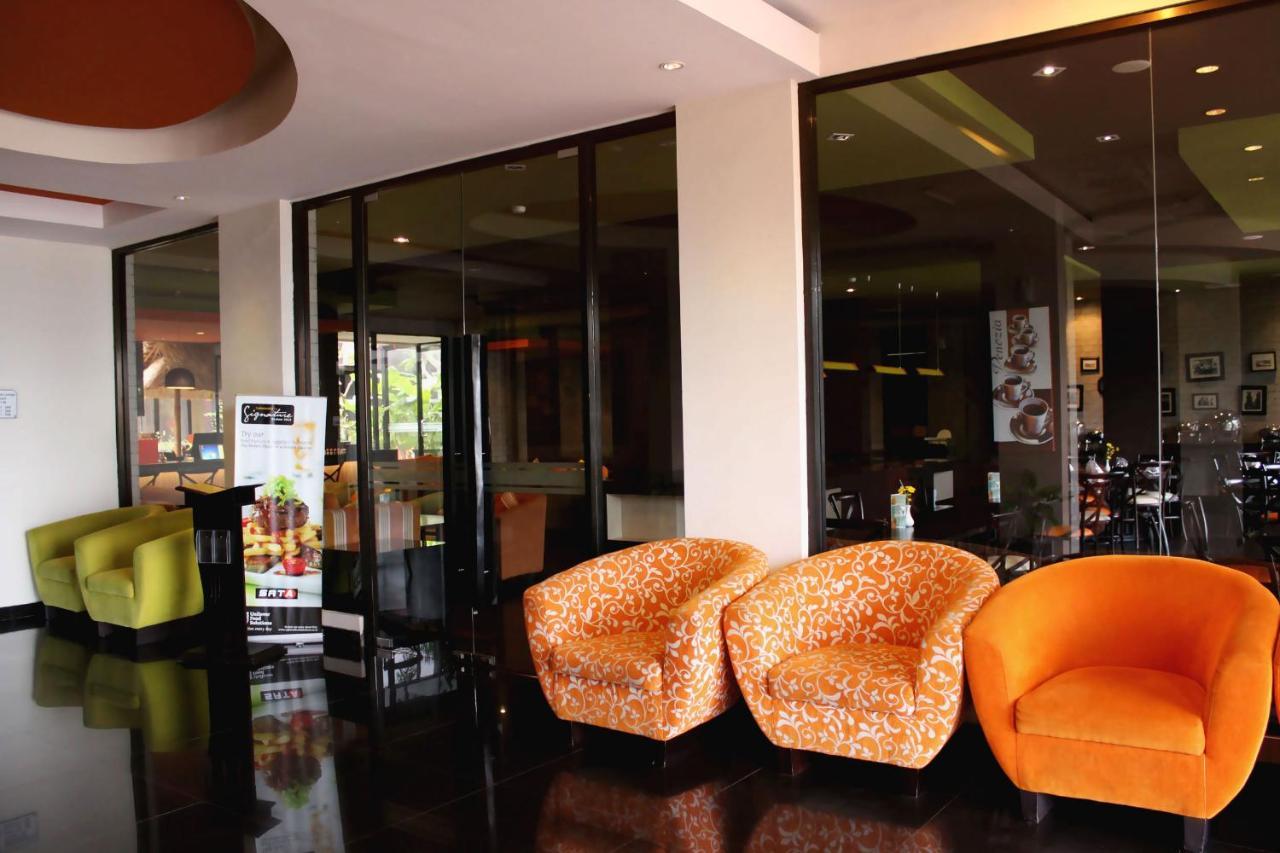 100 Sunset Kuta Hotel&Ballroom Eksteriør billede